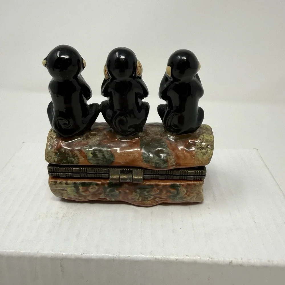 Monkey Trinket Box Hear See Speak No Evil- 3 Monkeys On Log has Banana!